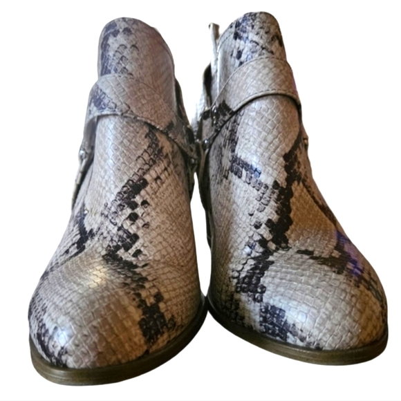 Fergalicious | Beige Heeled Boots with Snakeskin Print Size 9 - Picture 6 of 12